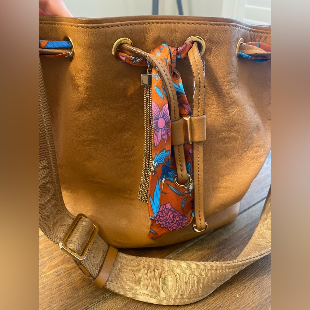MCM bucket bag - Picture 2 of 6